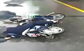 Motorcyclist head crushed by a truck 