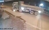 A motorcyclist traversed a truck as well as was crushed uncensored