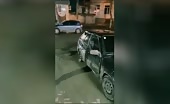 Dude pours gasoline on guy's auto and also illuminations it on fire for a.