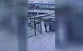 Train decreases a lady that fell at the crossing russia uncens