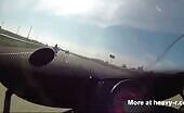 Another motorcyclist bites a vehicle and the dust door uncens