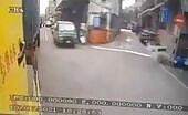 Woman's head crushed by trailer tire
