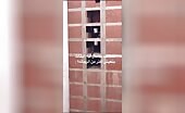 Elevator Stuck, Man Escapes